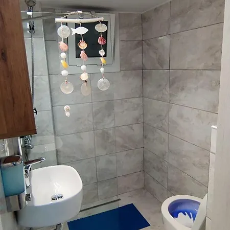 Modern Cozy Vergian 2 Min From The Apartmán Agioi Theodoroi (Corinthia)